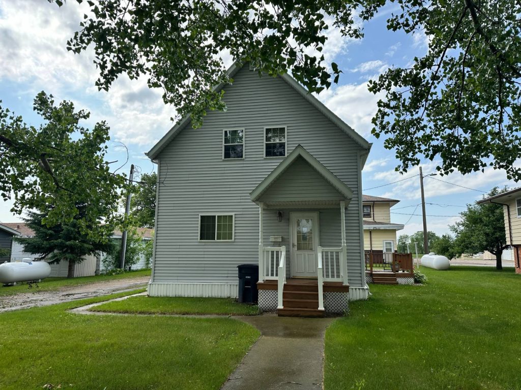 912 Cedar Ave Harvey, North Dakota — Harvey, Wells County, ND — multi-family — home for sale