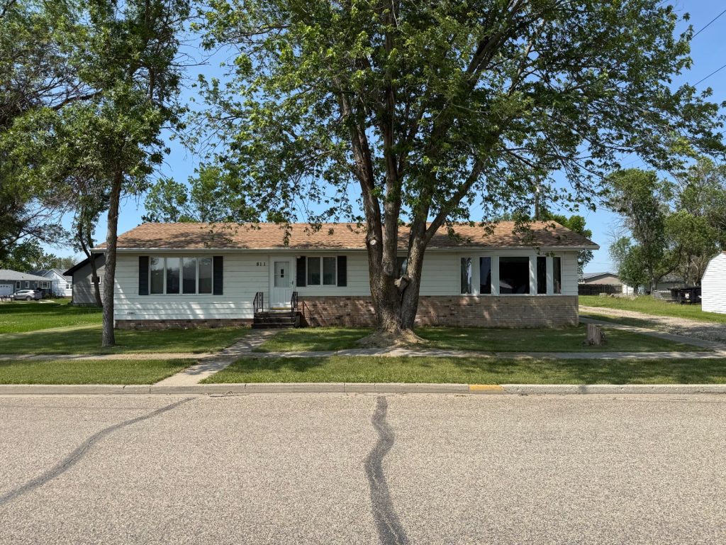 811 1st Ave N Wishek, North Dakota — Wishek, McIntosh County, ND — home — home for sale