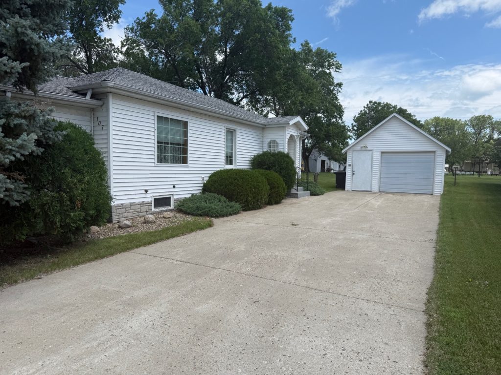 107 N 3rd Street Wishek, North Dakota — Wishek, McIntosh County, ND — home — home for sale