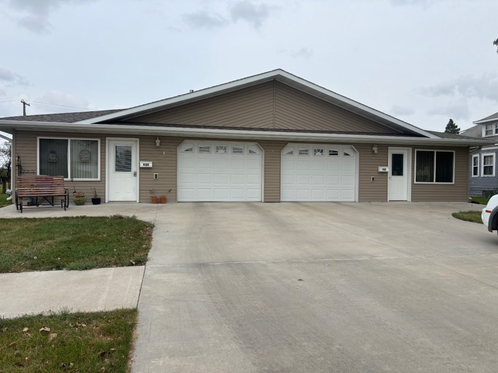 920 1st Ave N New Rockford, North Dakota — New Rockford, Eddy County, ND — multi-family — home for sale