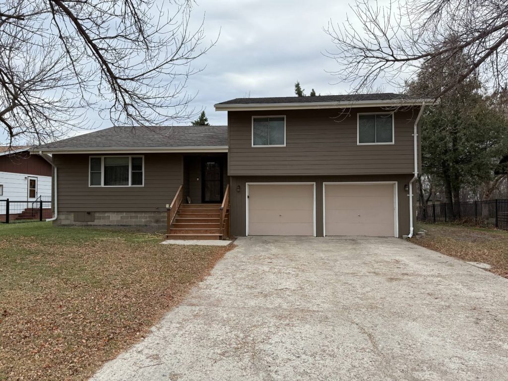 411 10th St W Bottineau, North Dakota — Bottineau, Bottineau County, ND — home — home for sale