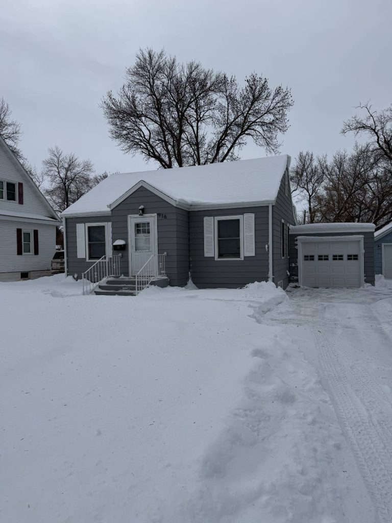 916 8th St NE Devils Lake, North Dakota — Devils Lake, Ramsey County, ND — home — home for sale