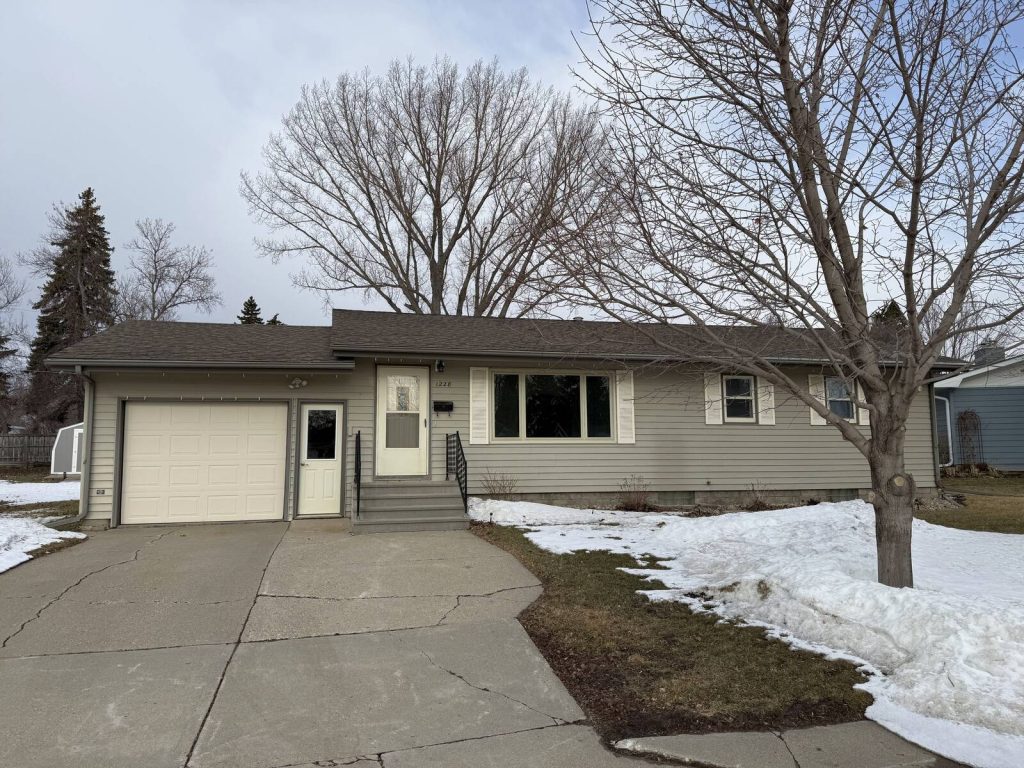 1228 6th St. NE Devils Lake, North Dakota — Devils Lake, Ramsey County, ND — home — home for sale
