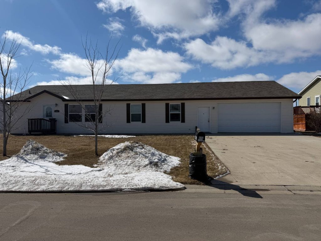 606 10th St NW Devils Lake, North Dakota — Devils Lake, Ramsey County, ND — home — home for sale