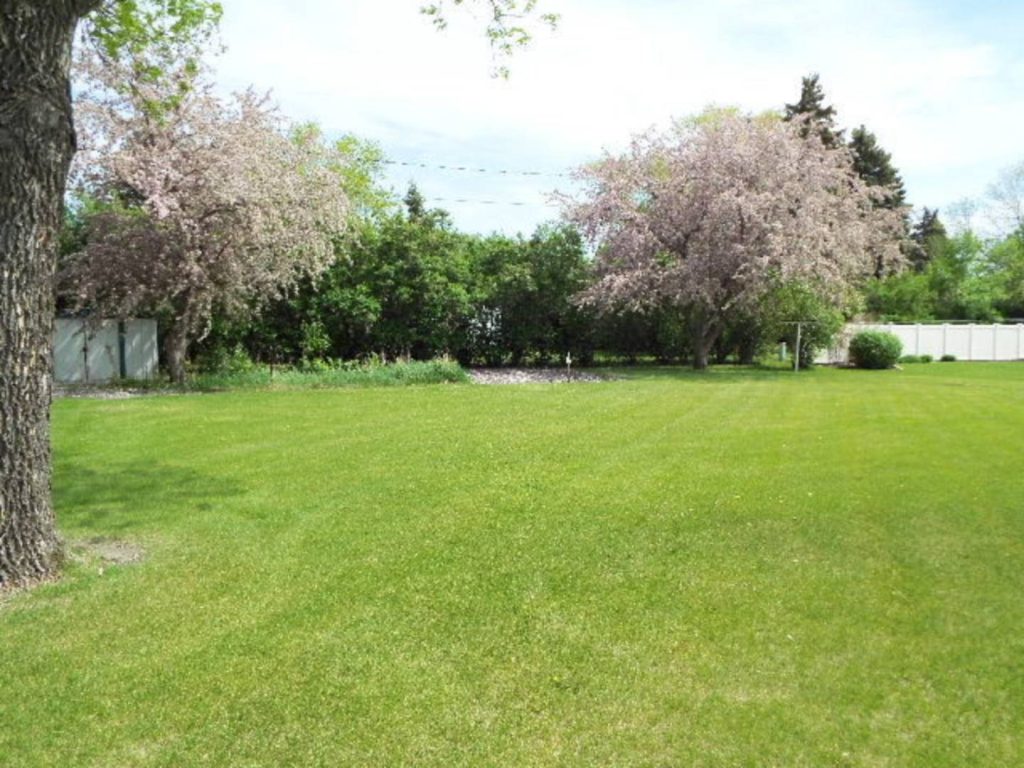 207 1st St. N Fessenden, North Dakota