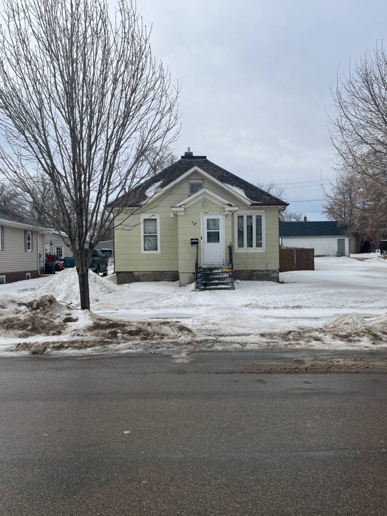 906 7th St NE Devils Lake, North Dakota
