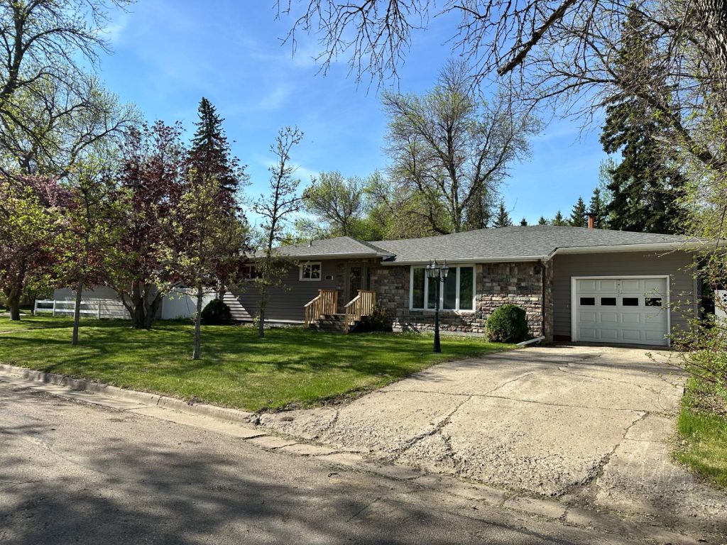 200 1st St S Fessenden, North Dakota