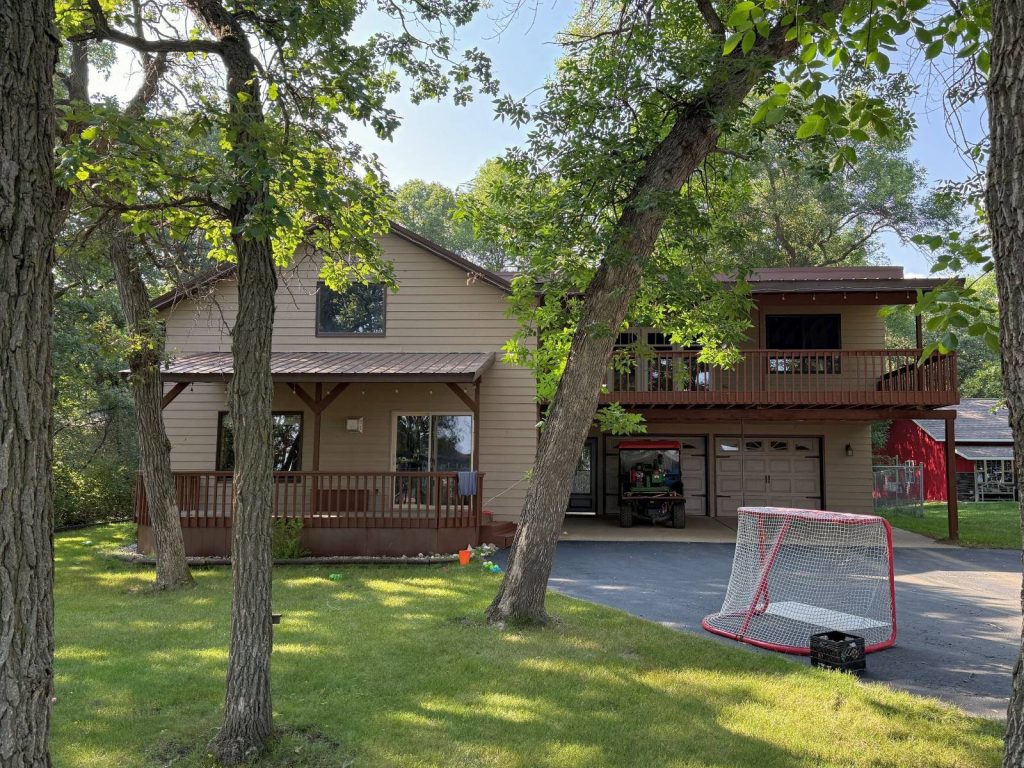 611 Oakwood Dr. Devils Lake, North Dakota