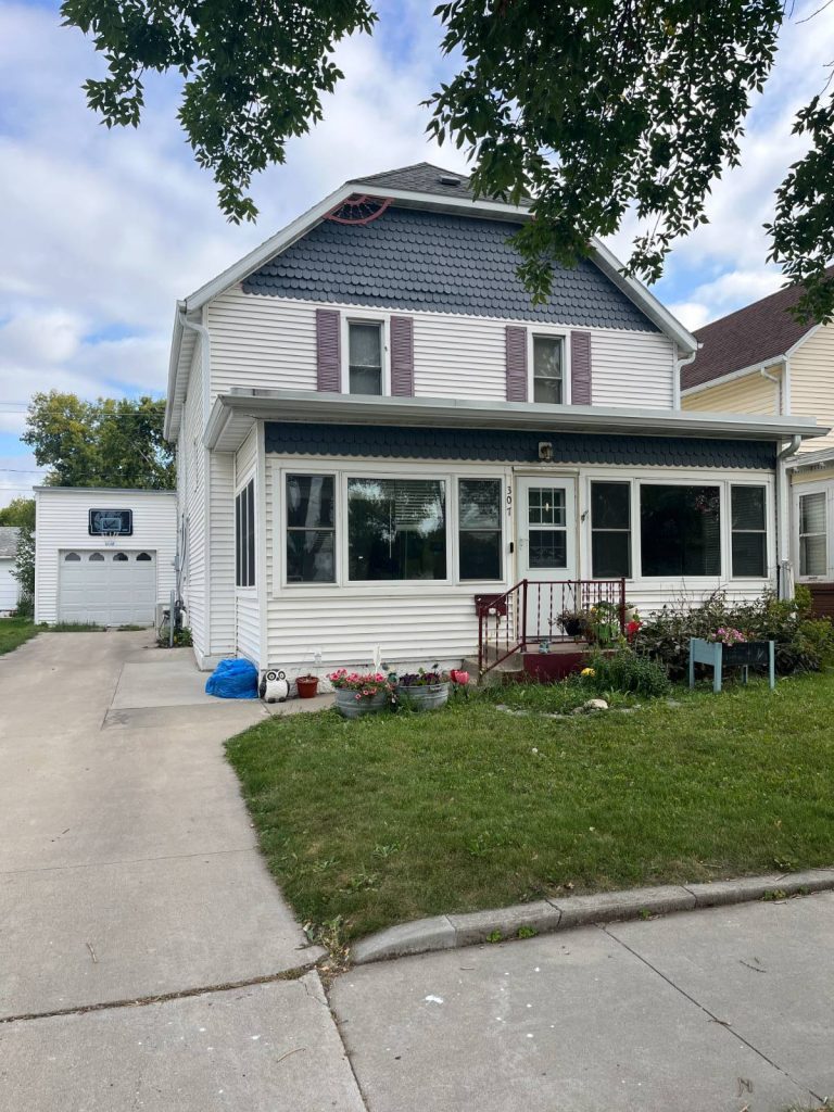 307 7th St NE Devils Lake, North Dakota — Devils Lake, Ramsey County, ND — home — home for sale