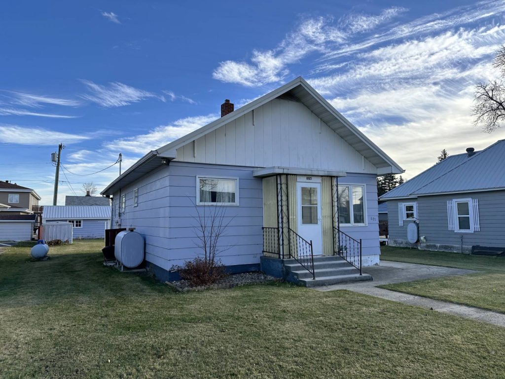 805 Cedar Ave Harvey, North Dakota