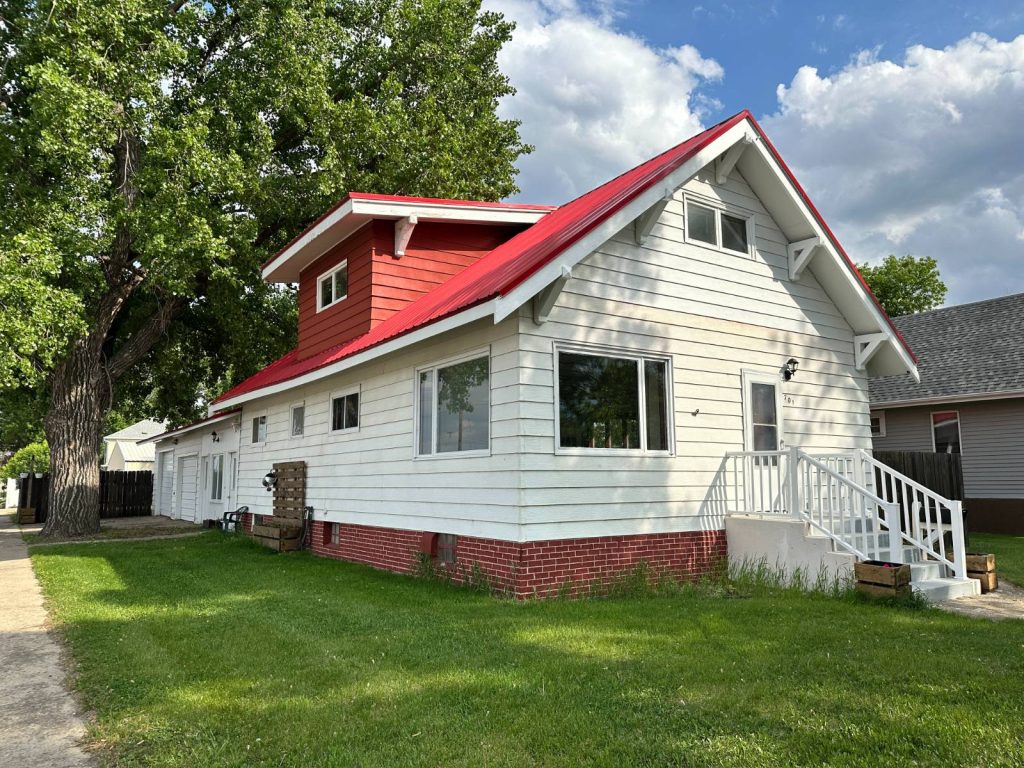 701 Cedar Ave Harvey, North Dakota — Harvey, Wells County, ND — home — home for sale
