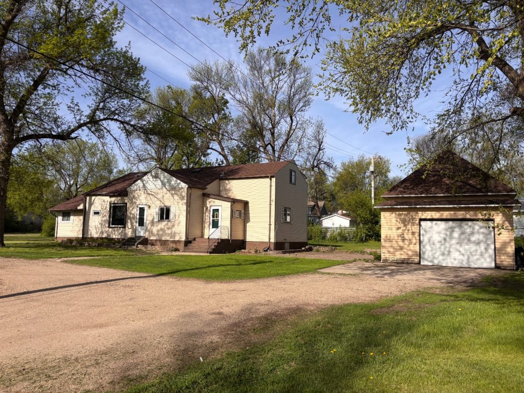 906 10th St NE Cooperstown, North Dakota