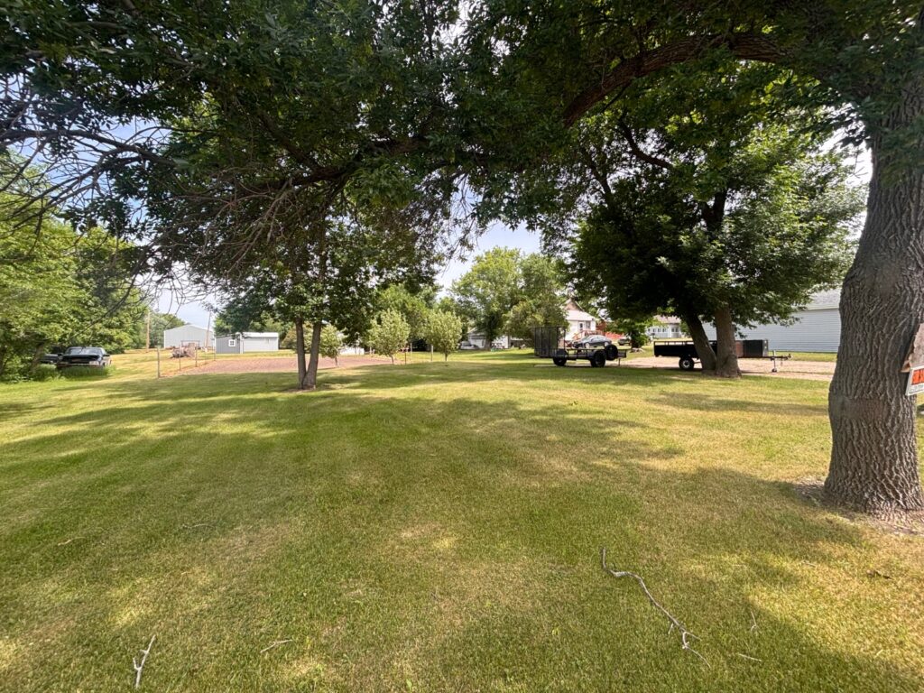 309 6th St N New Rockford, North Dakota