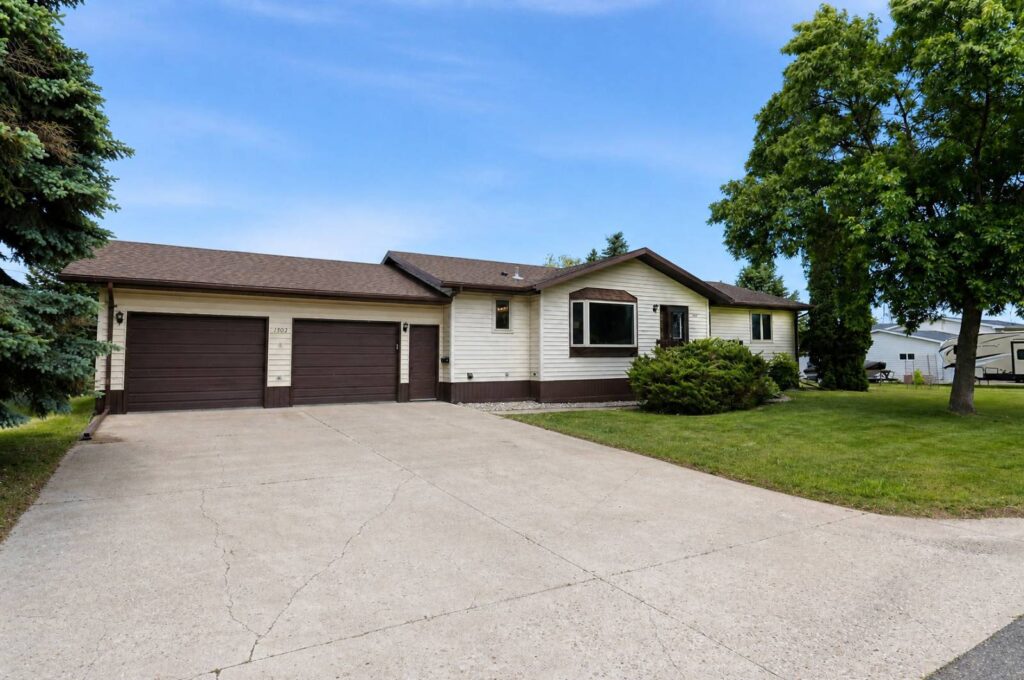 1502 5th Ave NE Devils Lake, North Dakota — Devils Lake, Ramsey County, ND — home — home for sale