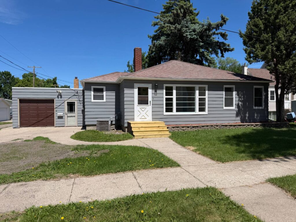 315 8th St NE Devils Lake, North Dakota — Devils Lake, Ramsey County, ND — home — home for sale