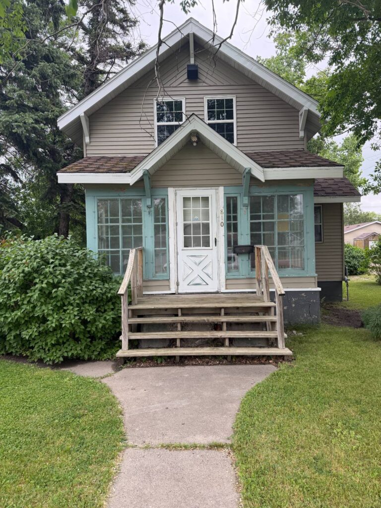 810 7th Ave NE Devils Lake, North Dakota