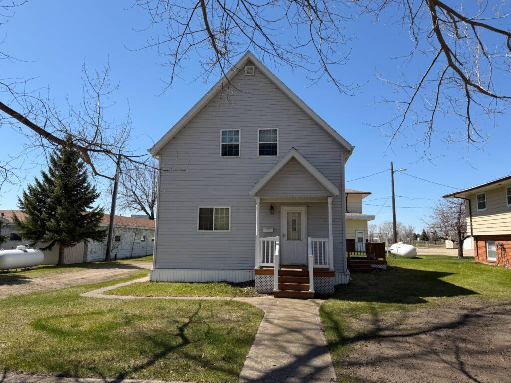 912 Cedar Ave Harvey, North Dakota