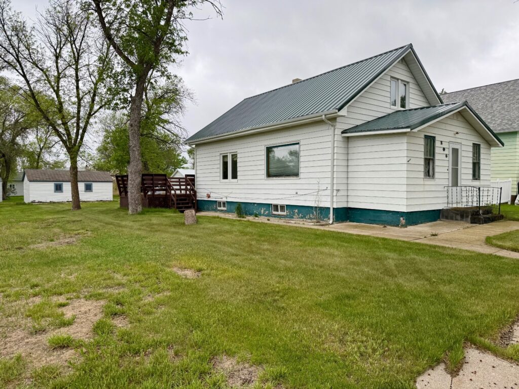 206 Centennial Street Wishek, North Dakota — Wishek, McIntosh County, ND — home — home for sale