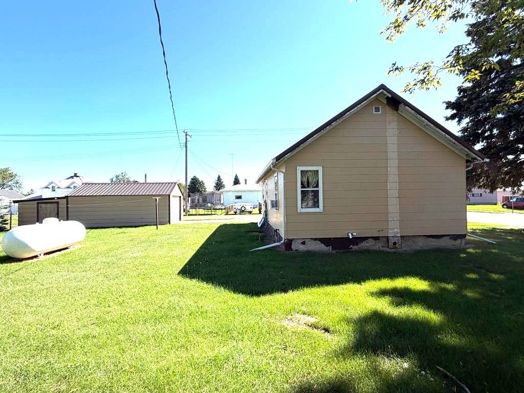 1009 Beaver Ave Wishek, North Dakota — Wishek, McIntosh County, ND — home — home for sale